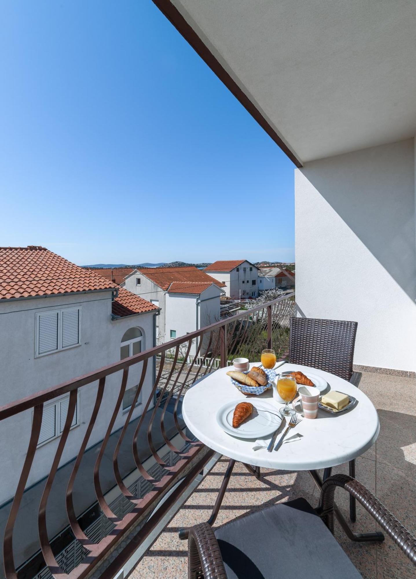 Apartments Valentino Vodice Eksteriør bilde
